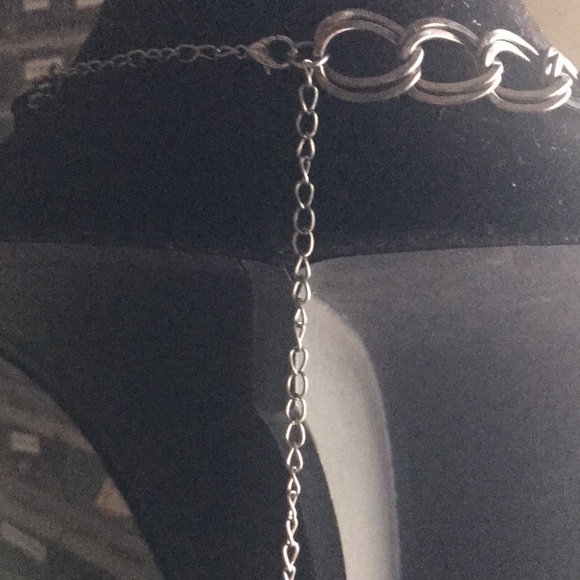 Beautiful Pearl Necklace with Black Chain - Picture 4 of 4